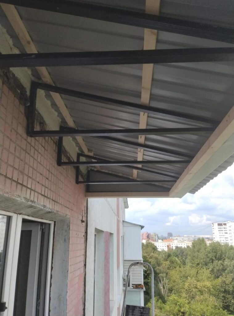 Зависимая крыша на балкон из профнастила — изображение 2