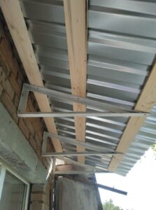 крыша на балкон